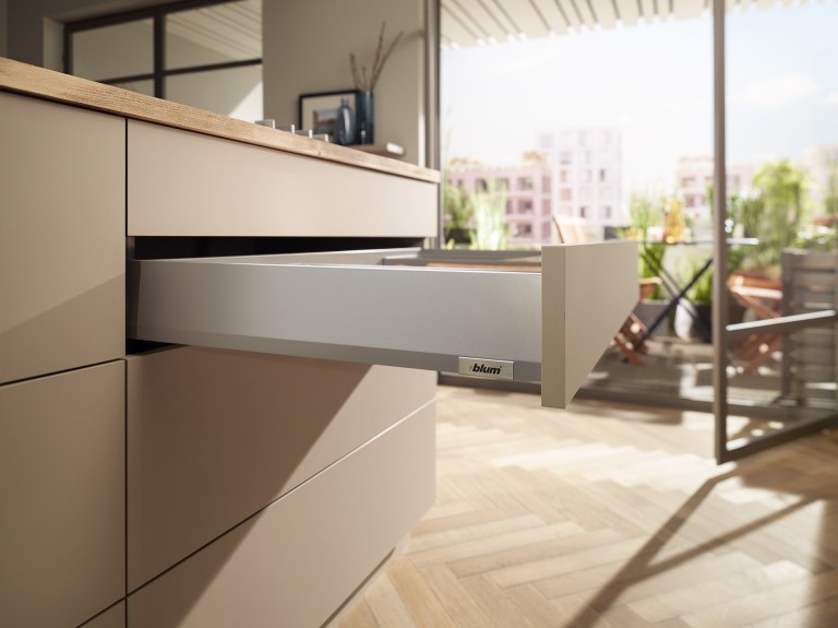 MERIVOBOX FRONT KIHÚZÁSÚ 91mm MAGAS KÁVÁVAL