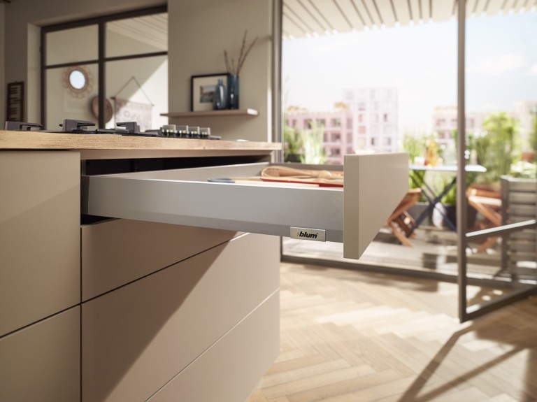 MERIVOBOX FRONT KIHÚZÁSÚ 68,5mm MAGAS KÁVÁVAL